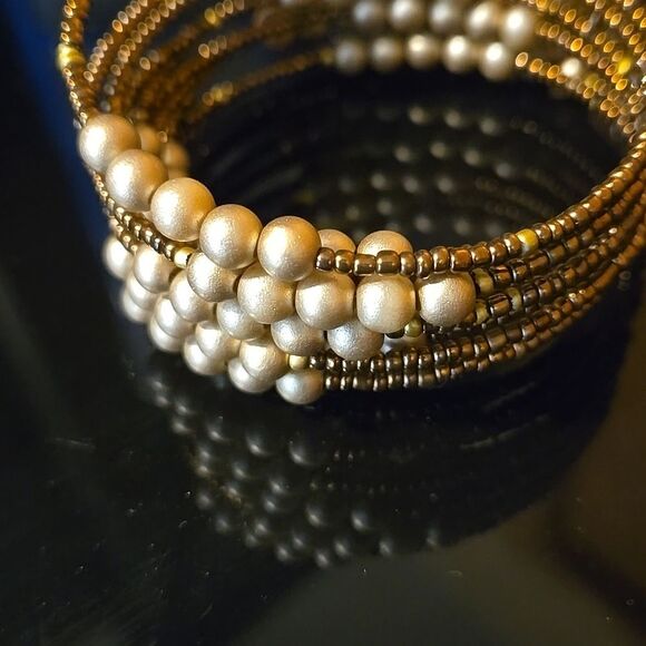 Elegant Gold Tone Champagne Cream Beaded Bracelet Cuff Shine One Size - Picture 5 of 11